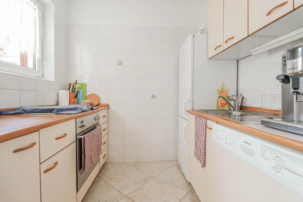 Pension Nina Umago 3*,  Croazia