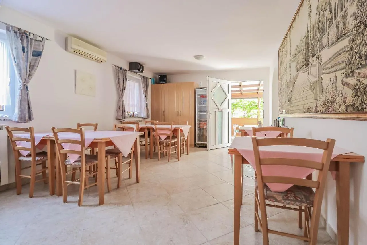 Pension Nina Umago 3*,  Croazia