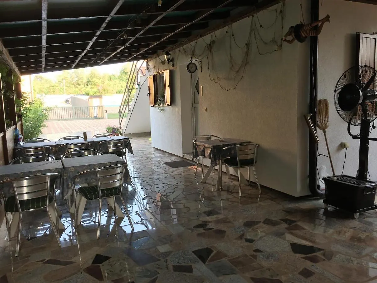 Pension Nina Umago 3*,  Croazia