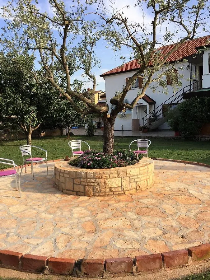 Bed & Breakfast Pension Nina Umago