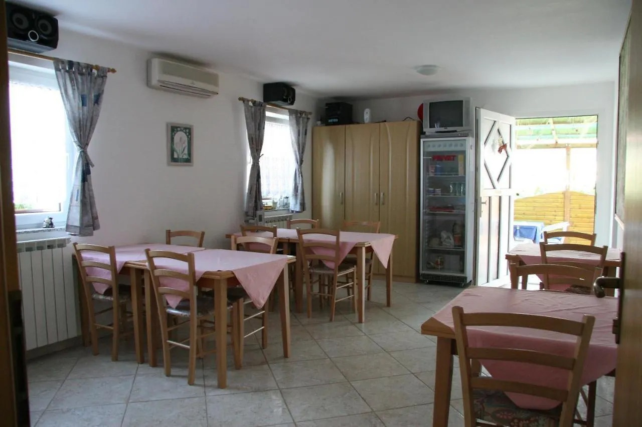 Pension Nina Umago Bed & Breakfast